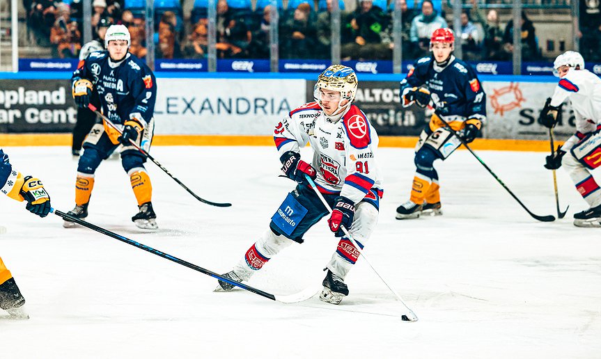 Kaksi kotivoittoa ja kaksi vierasvoittoa perjantain kierroksella